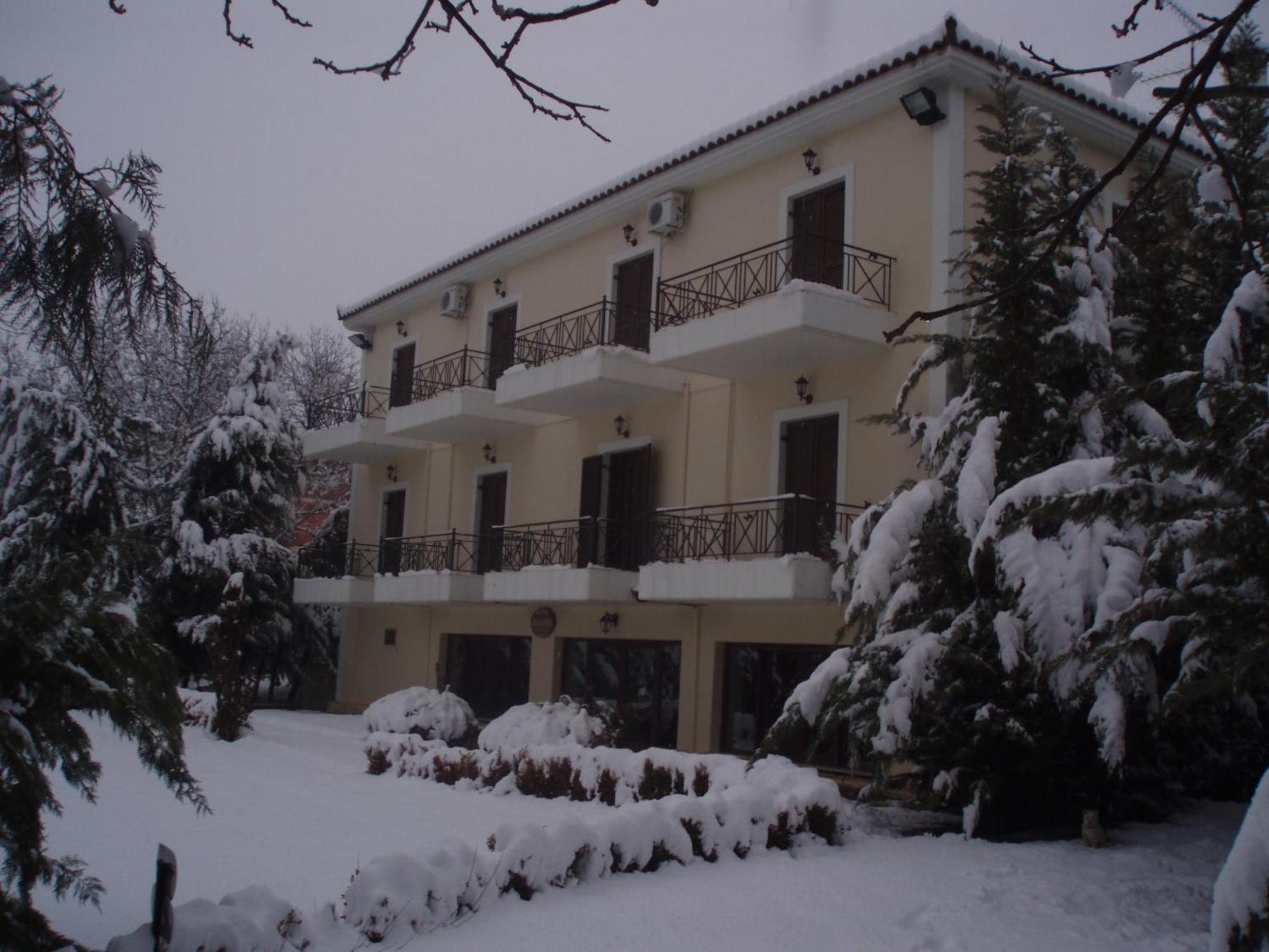 Aroanios Hotel กลิตอเรีย ภายนอก รูปภาพ